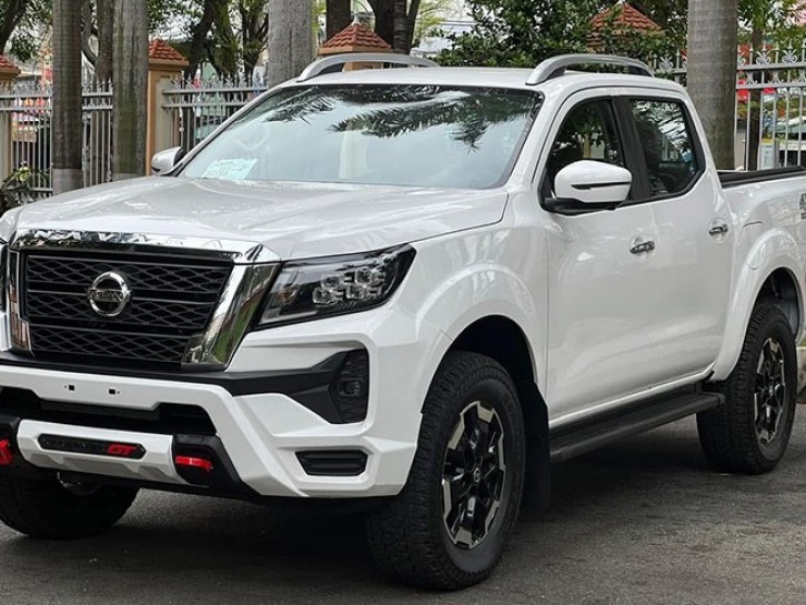 Đại lý giảm giá 90 triệu đồng cho Nissan Navara