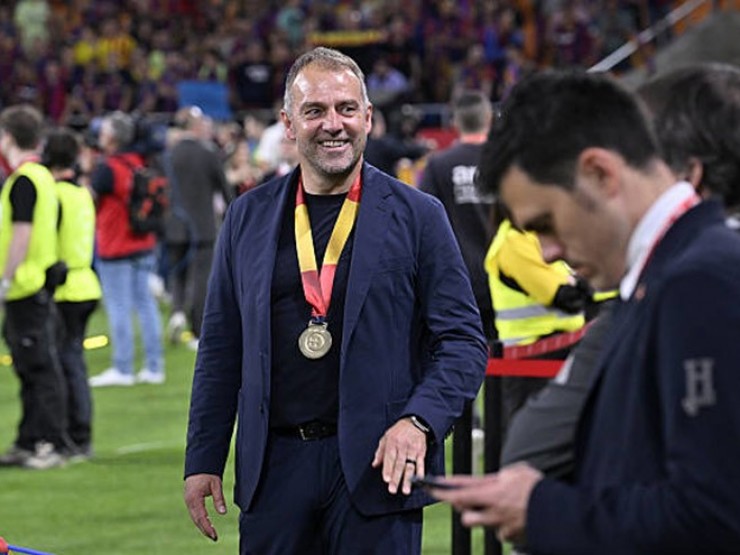 Barcelona: Ông già Szczesny, HLV thất nghiệp Flick và chuyện “hoang đường” nào nữa?