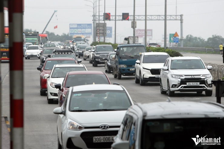 Cao tốc Pháp Vân - Cầu Giẽ ùn tắc 5km ngày đầu nghỉ lễ - 8