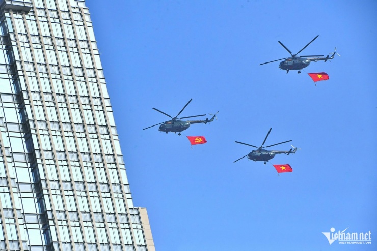 21 phát đại bác rền vang, tiêm kích Su30-MK2 thả bẫy nhiệt sáng rực trời TPHCM - 16