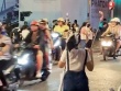 Hai người dựng video 'mất điện thoại khi xem duyệt diễu binh' bị triệu tập