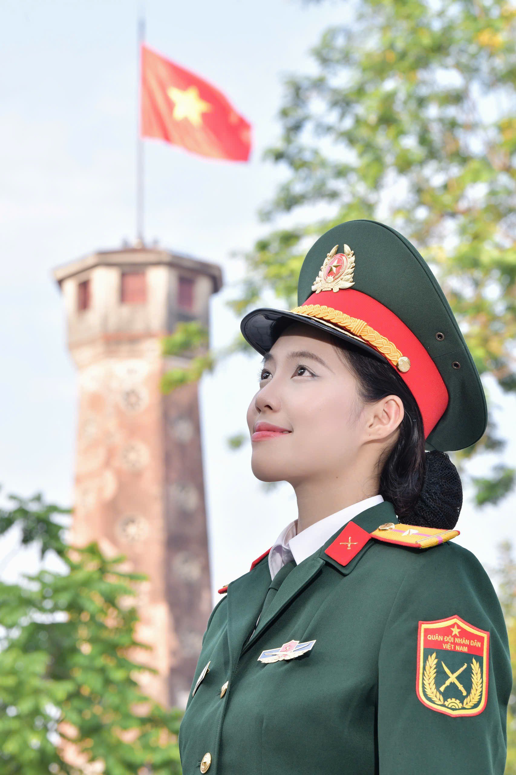 Nữ quân nhân tại Hoa hậu Việt Nam tiếp lửa truyền thống cách mạng của gia đình - 4