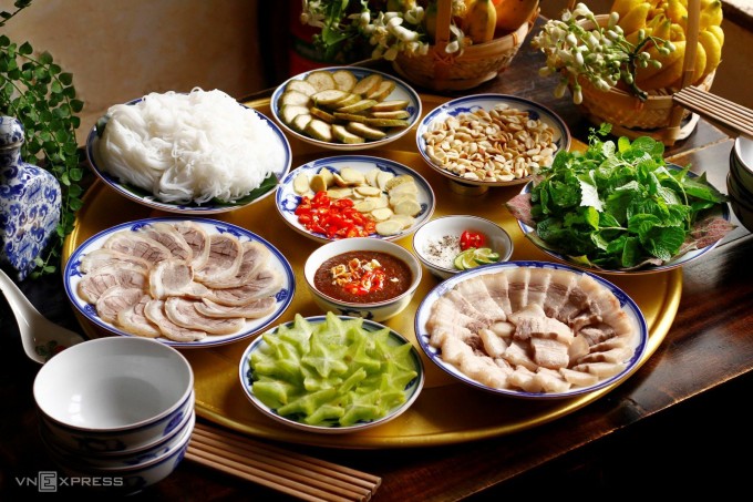 Thịt luộc chấm mắm tép kiểu Hà Nội. Ảnh: Bùi Thủy