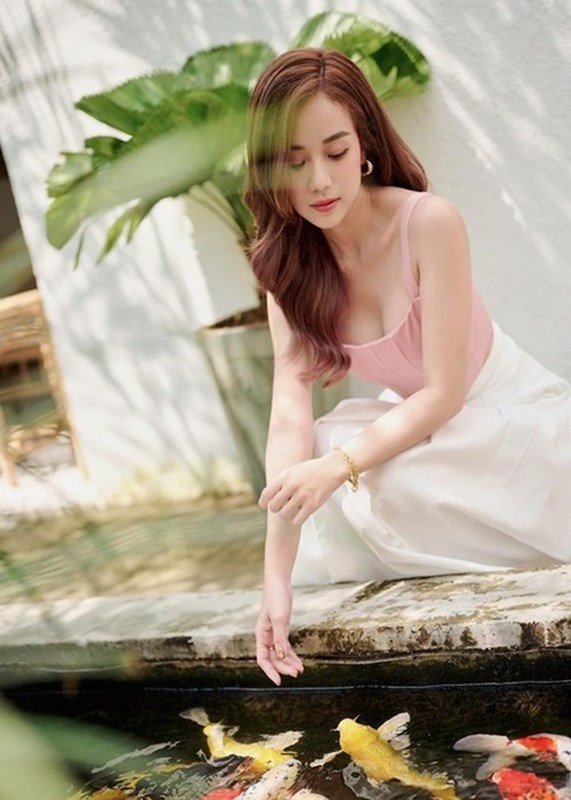Bảo Ngọc ăn mặc gợi cảm hơn sau khi kết thúc cuộc hôn nhân với ca sĩ Hoài Lâm vào năm 2020.