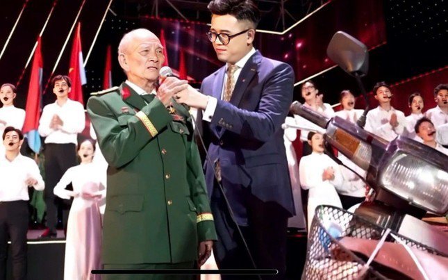 Tinh thần người lính cụ Hồ của cụ Thanh khiến nhiều người ngả mũ thán phục. Ảnh: VTV.