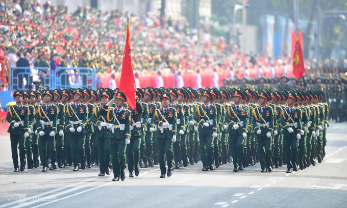 Các quân nhân trong lễ diễu binh tại TP HCM sáng 30/4. Ảnh: Thanh Tùng