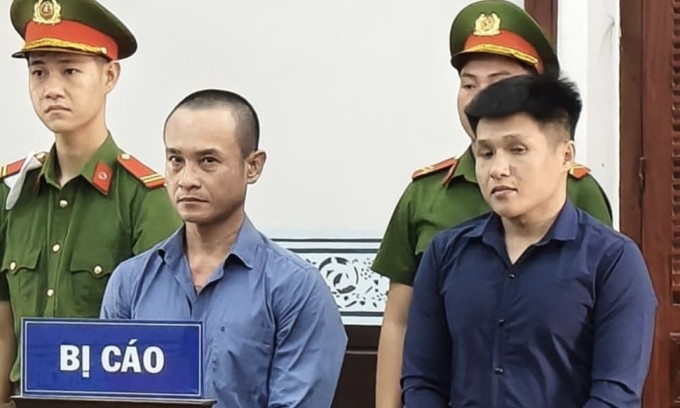 Bị cáo Nguyễn Thanh Trà (phải) và Lê Hân Vi tại tòa hôm 16/4. Ảnh: Phan Hồng