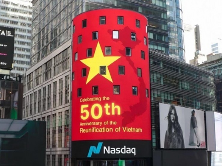 Thông điệp kỷ niệm 50 năm thống nhất Việt Nam rực rỡ tại quảng trường Thời đại, Mỹ