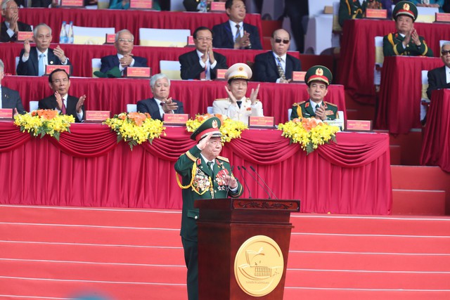 Thiếu tướng Trần Ngọc Thổ phát biểu tại lễ kỷ niệm 50 năm Ngày Giải phóng miền Nam, thống nhất đất nước