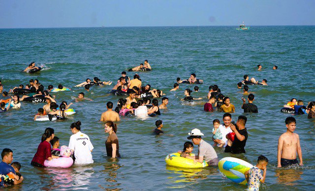 Kỷ nghỉ lễ 5 ngày nên đây là dịp để du khách nghỉ ngơi sau những ngày làm việc vất vả