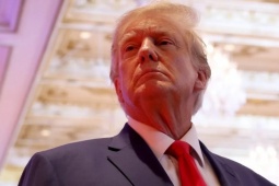 Tổng thống Trump nổi giận đùng đùng, lập tức gọi điện cho ông chủ Amazon vì một điều