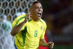 Ronaldo béo: Từ  người ngoài hành tinh  đến vua kiếm tiền