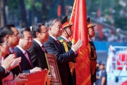 Tổng Bí thư Tô Lâm trao Danh hiệu Anh hùng Lao động tặng TPHCM
