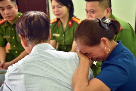 Đúng ngày 30-4, cuộc đoàn tụ chạm vào trái tim của cha và con gái sau 58 năm thất lạc