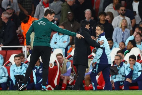 Arsenal thua đau PSG: "Phù thủy bóng chết" Jover hết phép, Arteta ngán ngẩm