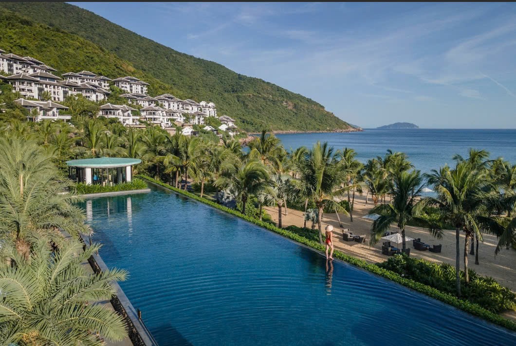 Sun Group mang đến nhiều công trình giải trí - nghỉ dưỡng đẳng cấp khắp Việt Nam, trong đó có InterContinental Danang Sun Peninsula Resort 3 lần được vinh danh là Khu nghỉ dưỡng sang trọng hàng đầu thế giới