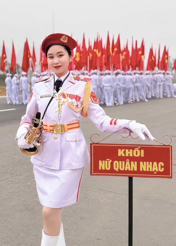 Những bóng hồng tài sắc tại lễ kỷ niệm 50 năm thống nhất đất nước - 11