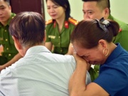 Đúng ngày 30-4, cuộc đoàn tụ chạm vào trái tim của cha và con gái sau 58 năm thất lạc