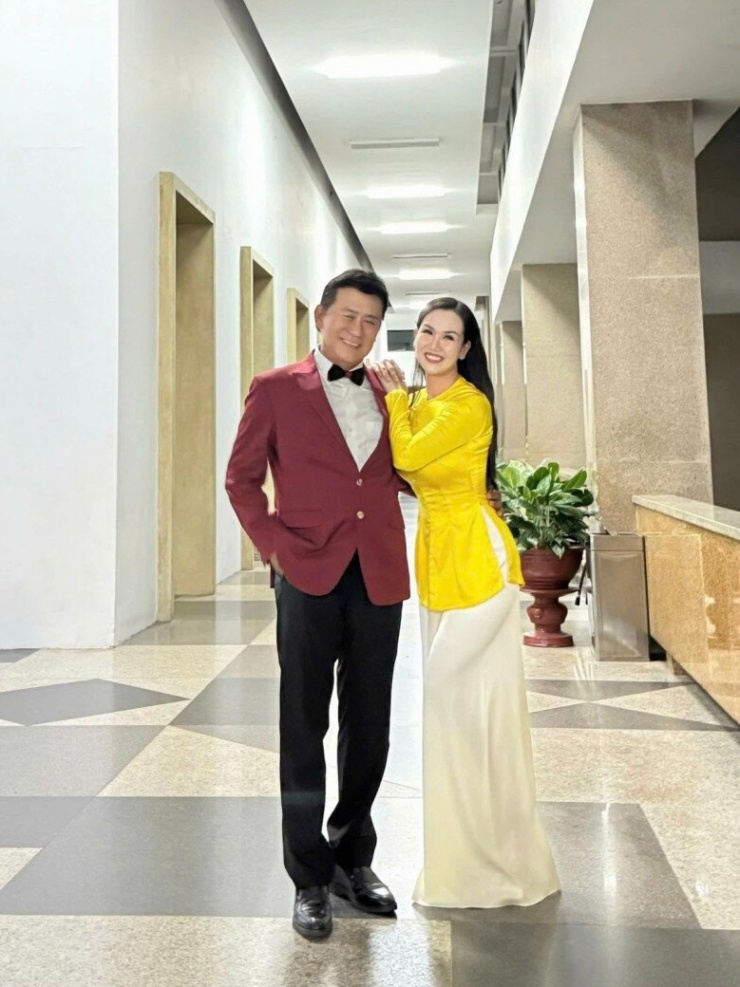 2 NSND biểu diễn mở màn tại lễ diễu binh: Người là Phó Giám đốc, người là Tiến sĩ âm nhạc - 8