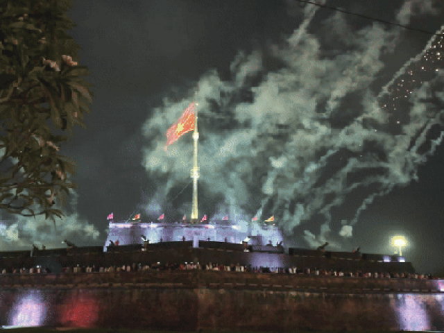 Bị chê màn bắn hỏa pháo súng thần công quá tệ, đơn vị “khai hoả” nói gì?