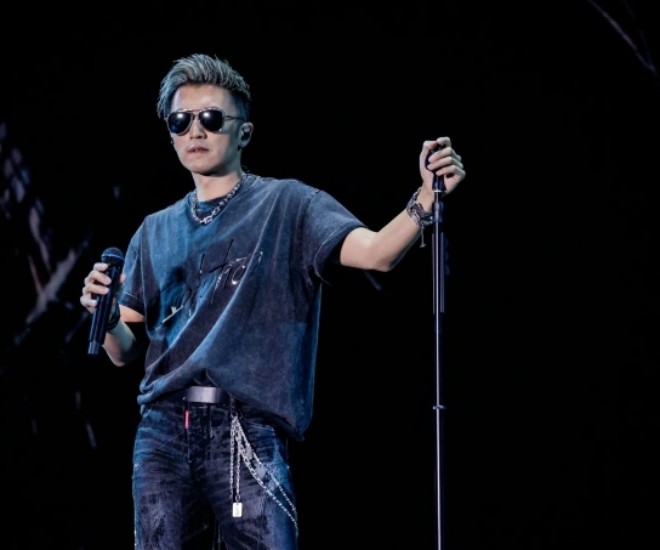 Tạ Đình Phong vừa có concert quy mô lớn khiến khán giả trầm trồ vì độ hoành tráng.