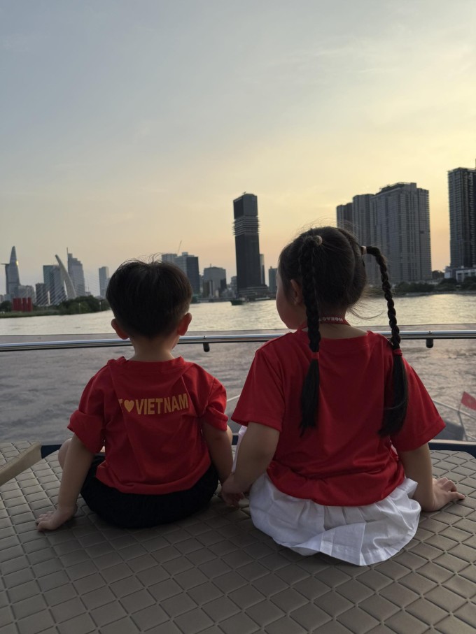 Sutin (trái) năm nay hơn một tuổi, còn Suchin gần bốn tuổi, được bố mẹ gọi là tình yêu lớn, nguồn năng lượng của mình.