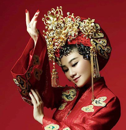 Quế Trân là cô đào tài hoa và xinh đẹp bậc nhất làng cải lương.