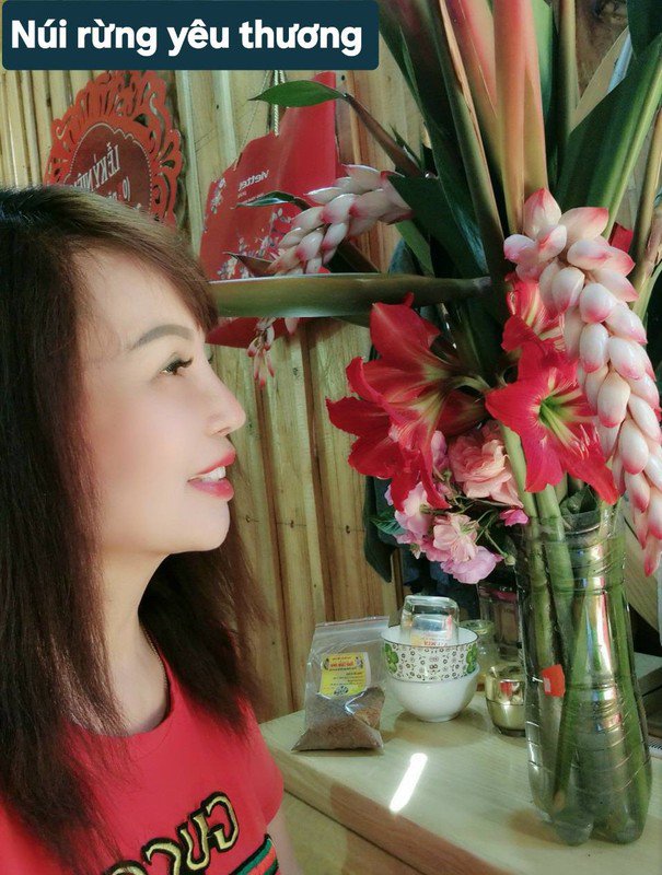 Năm 2018, lễ cưới của chị Lê Thị Thu Sao (sinh năm 1956) và anh Triệu Hoa Cương (sinh năm 1992) trở thành tâm điểm chú ý trên khắp các mặt báo. Thời điểm kết hôn, chị Thu Sao đã 62 tuổi, điều này làm dấy lên không ít các dị nghị xoay quanh đám cưới của cặp đôi đũa lệch này.