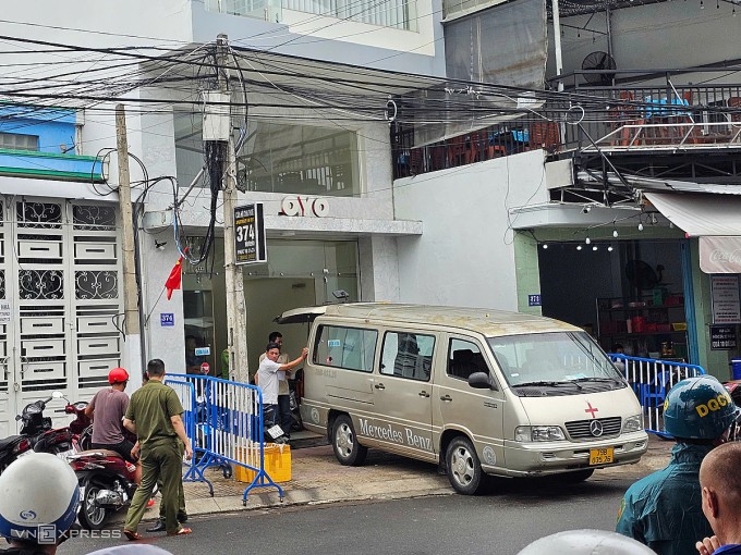 Công an phong tỏa hiện trường, điều tra vụ việc. Ảnh: Bùi Toàn
