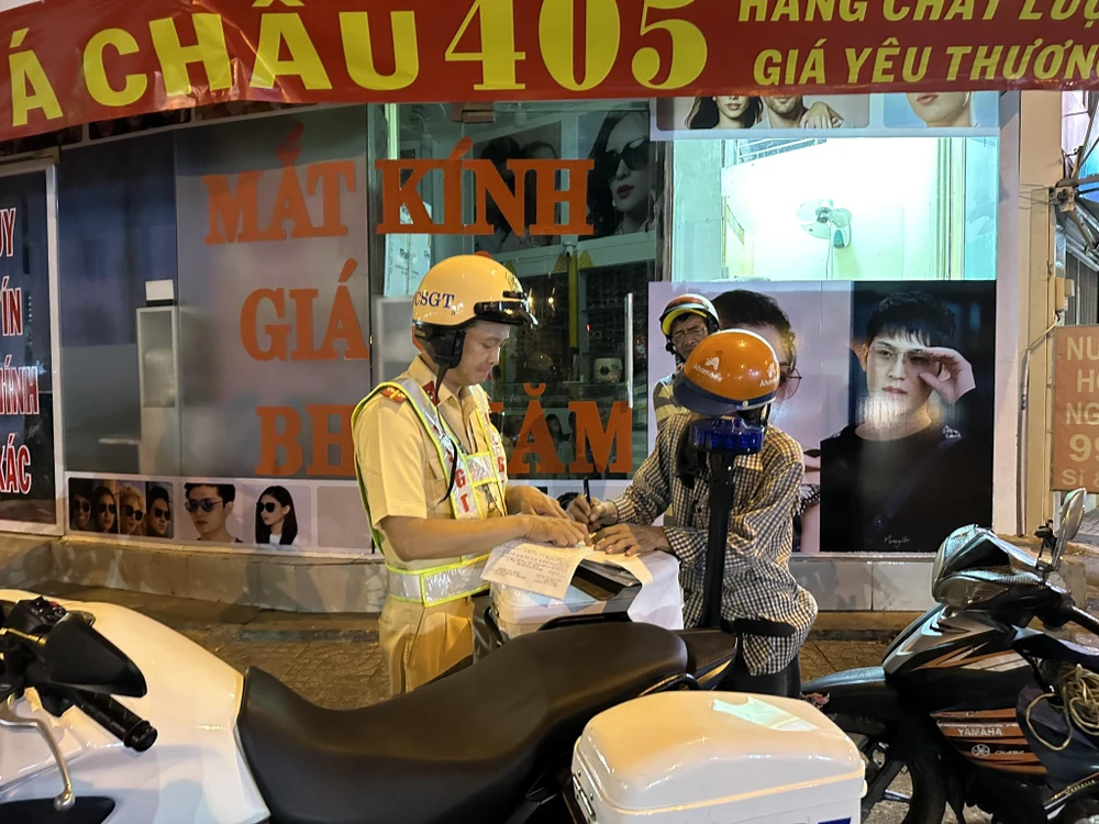 Dù là quy định mới hay quy định cũ đều có quy định các hành vi vi phạm bị tước giấy phép lái xe. Ảnh: TN