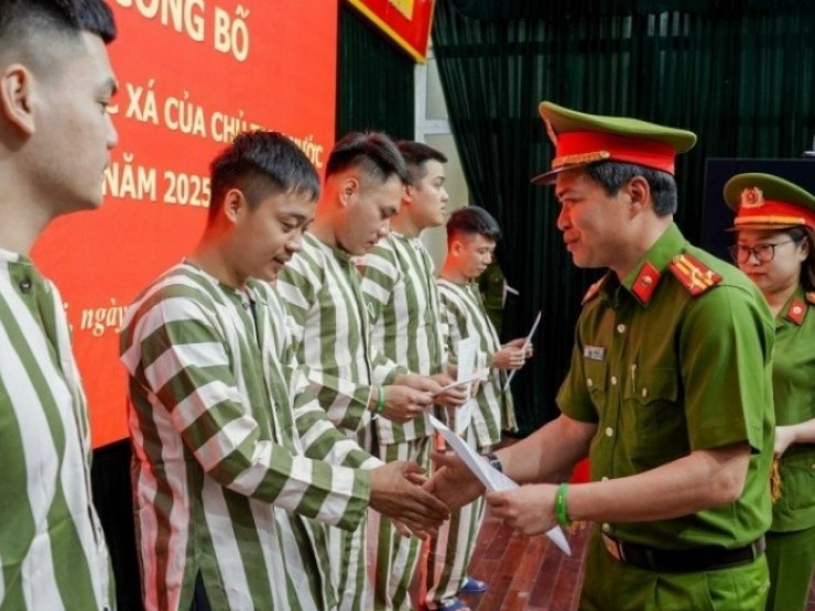 Hơn 8.000 phạm nhân nhận quyết định đặc xá