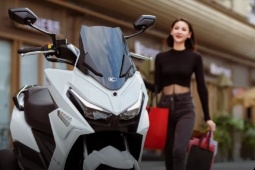 Xe tay ga 150cc giá 50 triệu đồng, đổ xăng 1 lần chạy 300 km