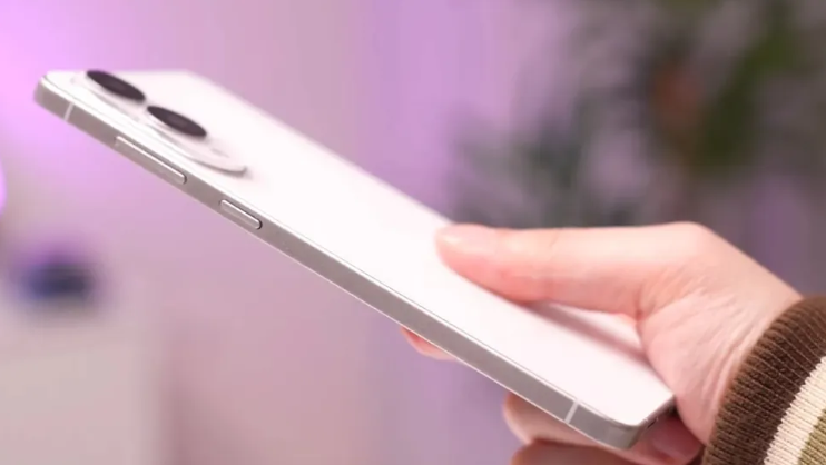 Galaxy S25 Edge sắp ra mắt.