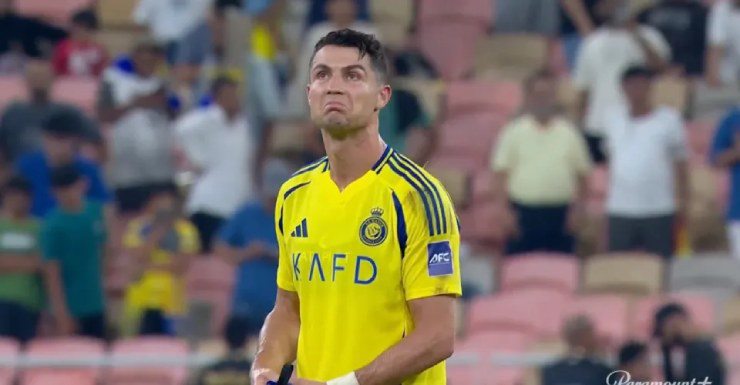 Ronaldo suýt rơi lệ sau khi Al Nassr bị loại