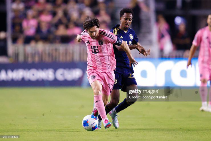 Messi gặp nhiều khó khăn và không thể ghi bàn