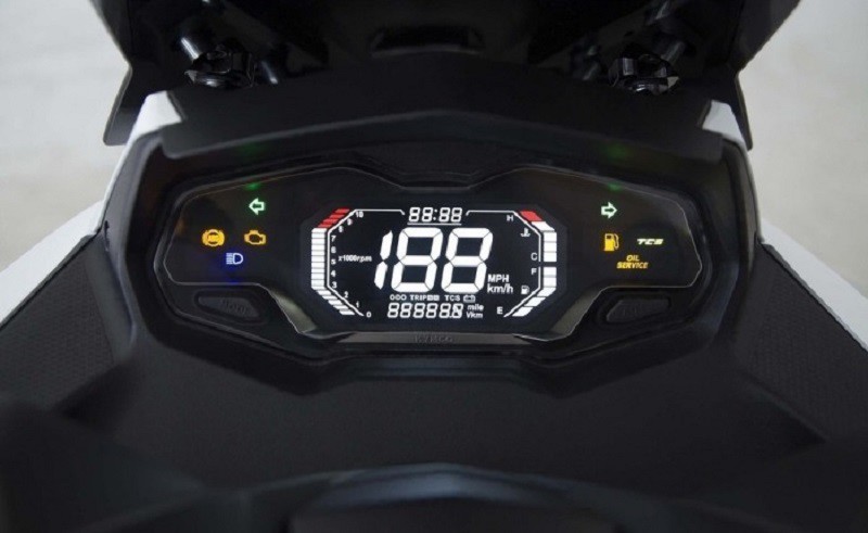 Mẫu xe còn có bảng đồng hồ kỹ thuật số LCD.