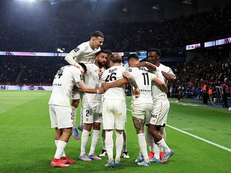 Tin mới nhất bóng đá sáng 2/5: Sir Jim Ratcliffe rao bán Nice, tập trung vào MU