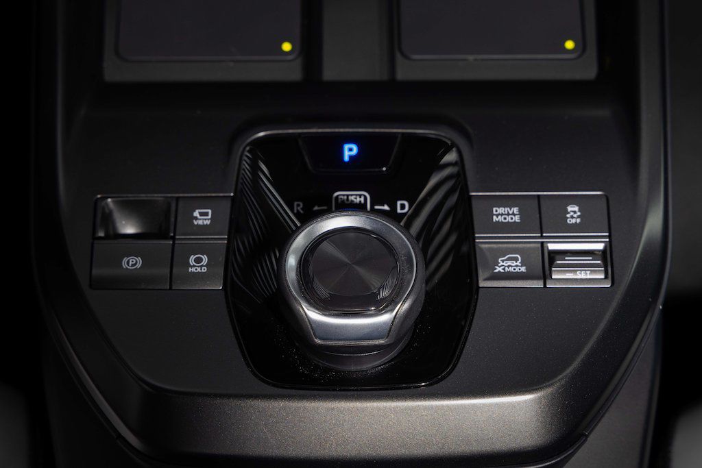 Subaru giới thiệu phiên bản nâng cấp của dòng xe Solterra - 5