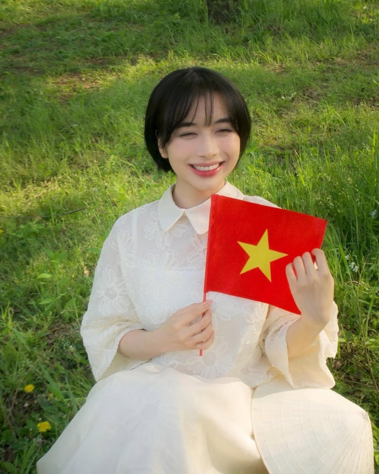 Hotgirl Diệu Anh diện váy áo voan trắng nữ tính cùng nón lá. Ảnh: Instagram Dieu Anh