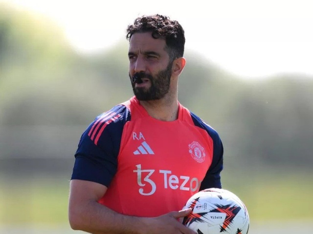 Ngôi sao đầu tiên đến MU hoàn tất hợp đồng