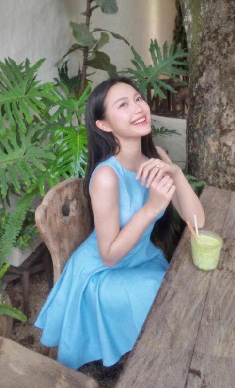 Kể từ sau khi về chung một nhà với cầu thủ Đoàn Văn Hậu và hạ sinh con đầu lòng, Doãn Hải My khiến người hâm mộ không khỏi ngưỡng mộ với nhan sắc ngày càng đằm thắm.