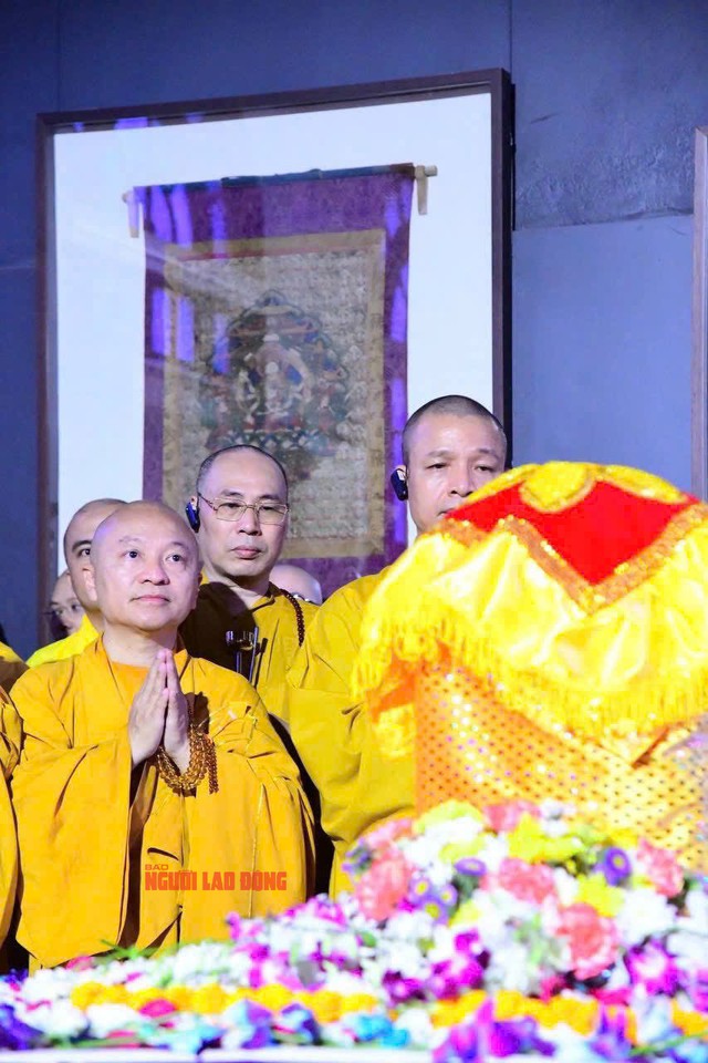 Phái đoàn Giáo hội Phật giáo Việt Nam chiêm bái và thực hiện nghi thức cung nghinh Xá lợi Đức Phật