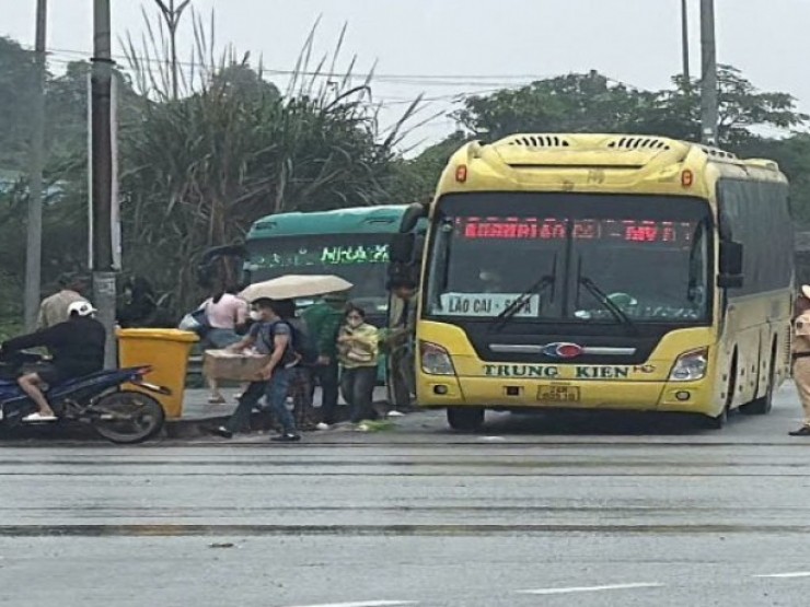 Xe 40 chỗ nhồi nhét 67 khách bị phạt gần 200 triệu đồng