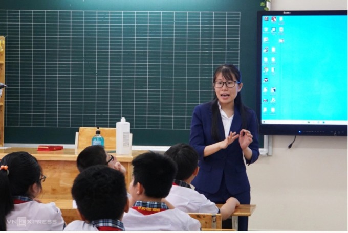 Giáo viên trường Tiểu học Lê Đức Thọ (quận Gò Vấp) trong một tiết học, tháng 5/2022. Ảnh: Mạnh Tùng