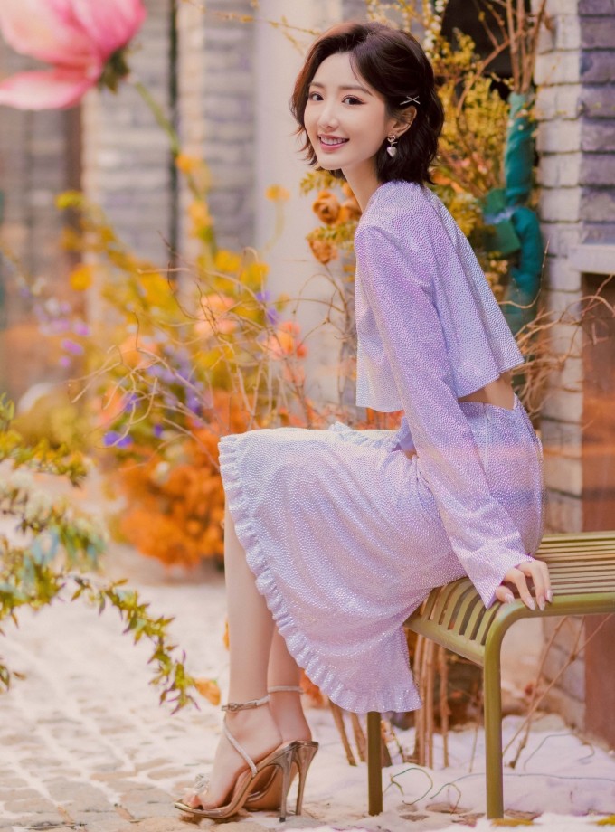 Mao Hiểu Đồng ược khán giả yêu mến nhờ chăm chỉ, chuyên nghiệp trong công việc, khả năng diễn xuất ổn định và cuộc sống không có scandal. Ảnh: Weibo
