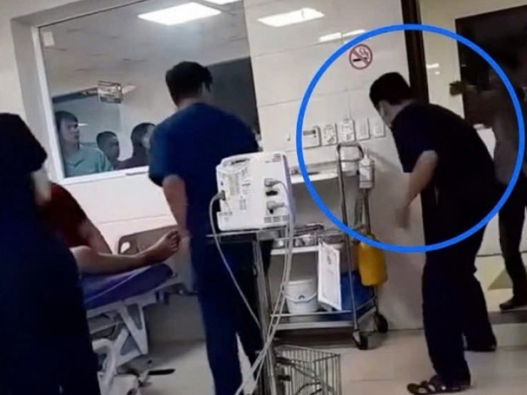 Khen thưởng y bác sĩ cứu sống bé trai dù người nhà bệnh nhân chửi bới, hành hung