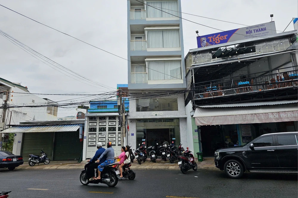 Cảnh sát vẫn đang điều tra vụ án ba thi thể trong khách sạn ở Nha Trang. Ảnh: XH