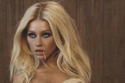 Christina Aguilera bị soi nhan sắc khác lạ