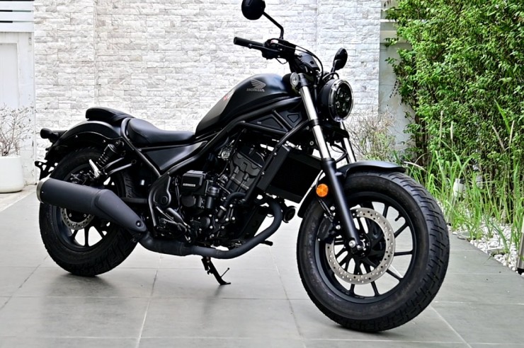Ngắm 2025 Honda Rebel 300 E-Clutch mới ra mắt thị trường - 1