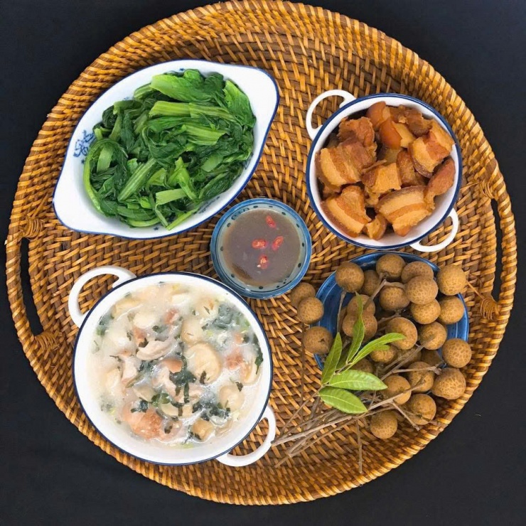 Mùi cơm chín thơm cả tuổi thơ...